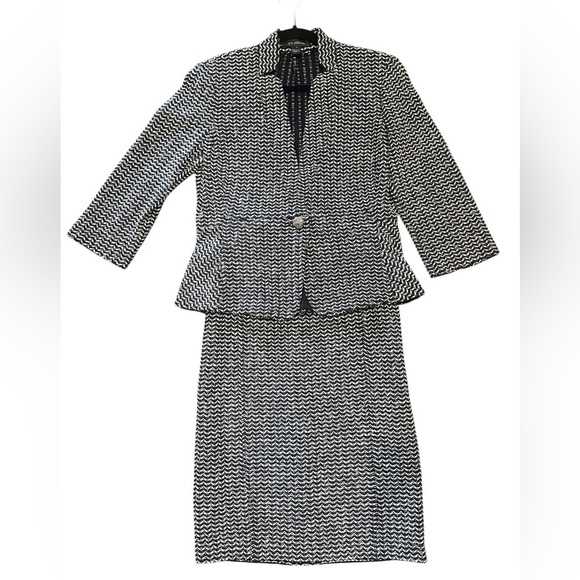 St. John Jackets & Blazers - St. John Navy and White Textured Two Piece Suit Size 8 Jacket/10 Skirt